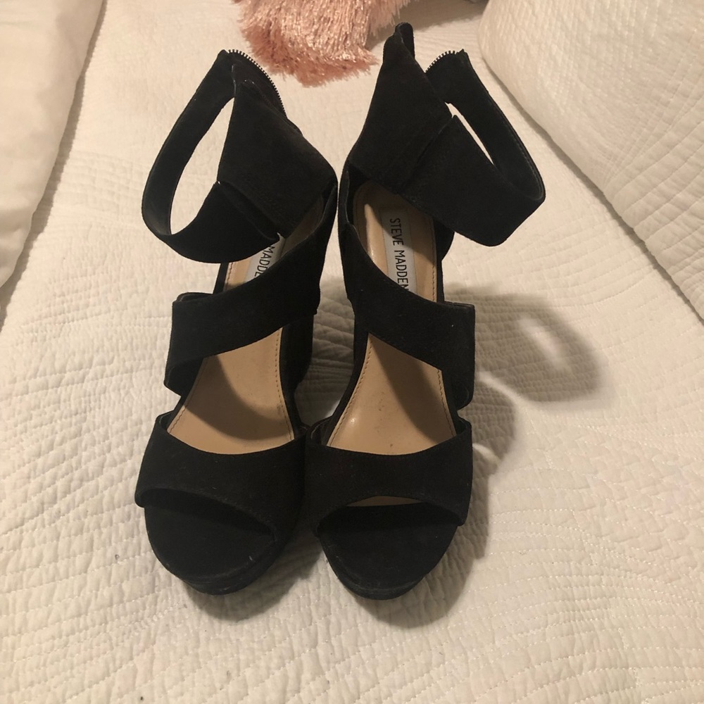 Steve Madden Black Suede Wedges